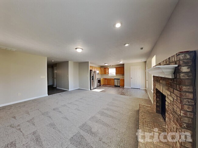 Foto del edificio - 214 Rolling Ridge Dr