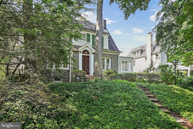 Foto del edificio - 3612 Albemarle St NW