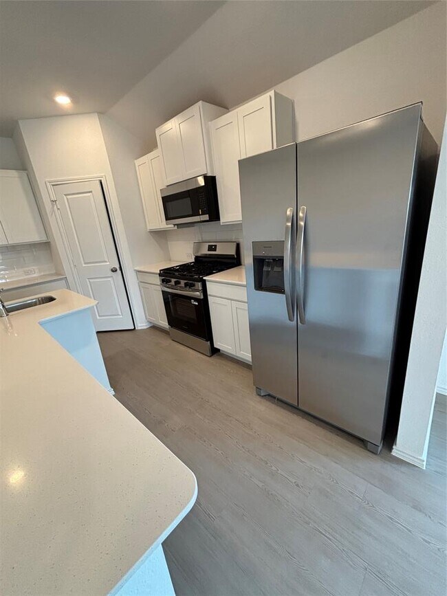 Building Photo - 3262 Everett