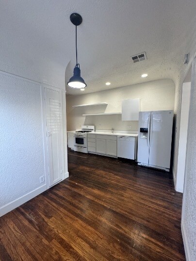 Foto del edificio - Charming Historic "Shot Gun Style" 2 bedroom Duplex