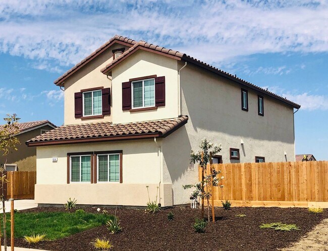 Foto del edificio - REDUCED!!!  Charming 5 Bedroom 3 Bath Home for Rent