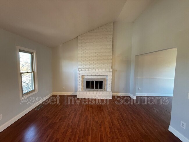 Building Photo - 8013 N Congress Ave