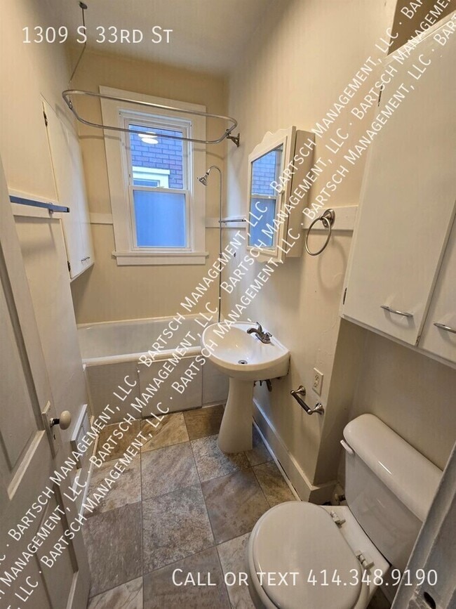 Foto del edificio - 1309 S 33rd St