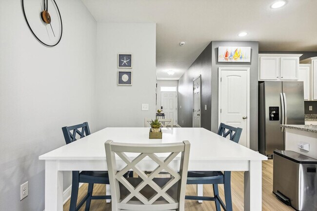 Foto del edificio - 7664 Shadow Lake Dr
