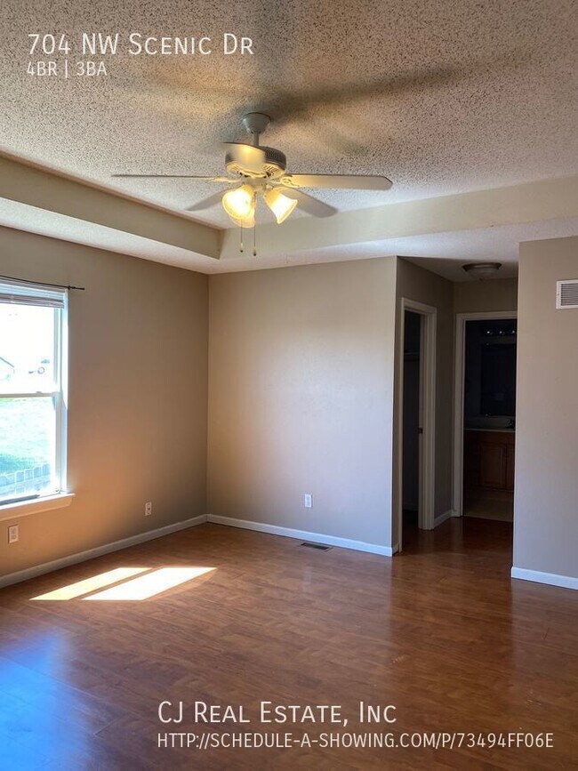 Foto del edificio - 704 NW Scenic Dr