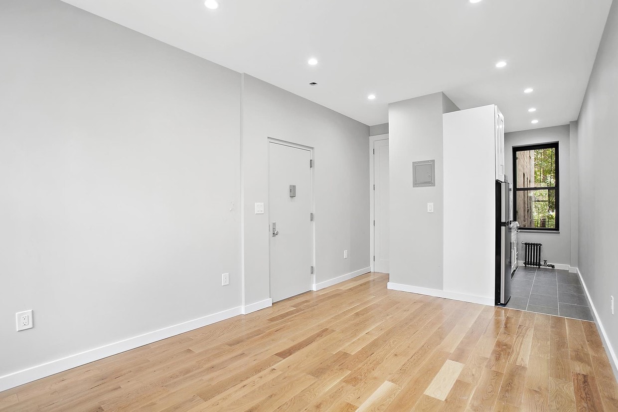 Building Photo - 482 Tompkins Avenue