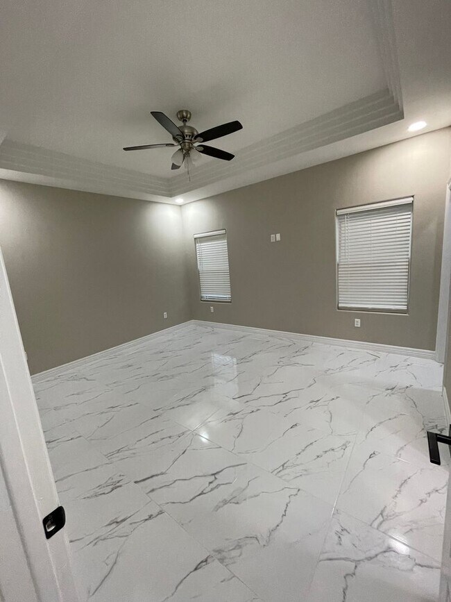 Foto del edificio - 4 Bedroom Single Family Home in Edinburg