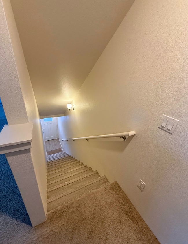 Building Photo - 3/2.5/2 Townhome is Kapolei- Pohakala at M...