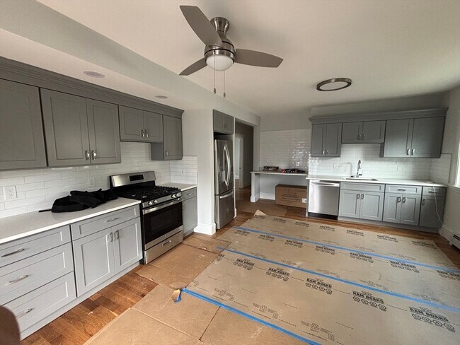 Building Photo - 61 Waverly St