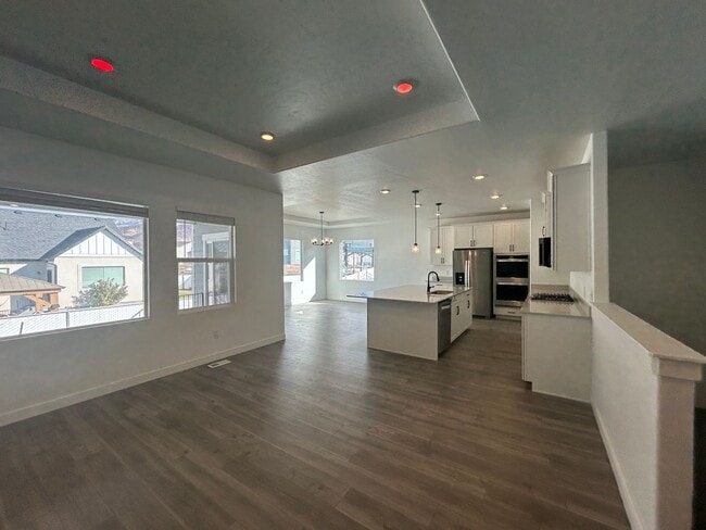 Building Photo - 284 W Saddlebrook Dr