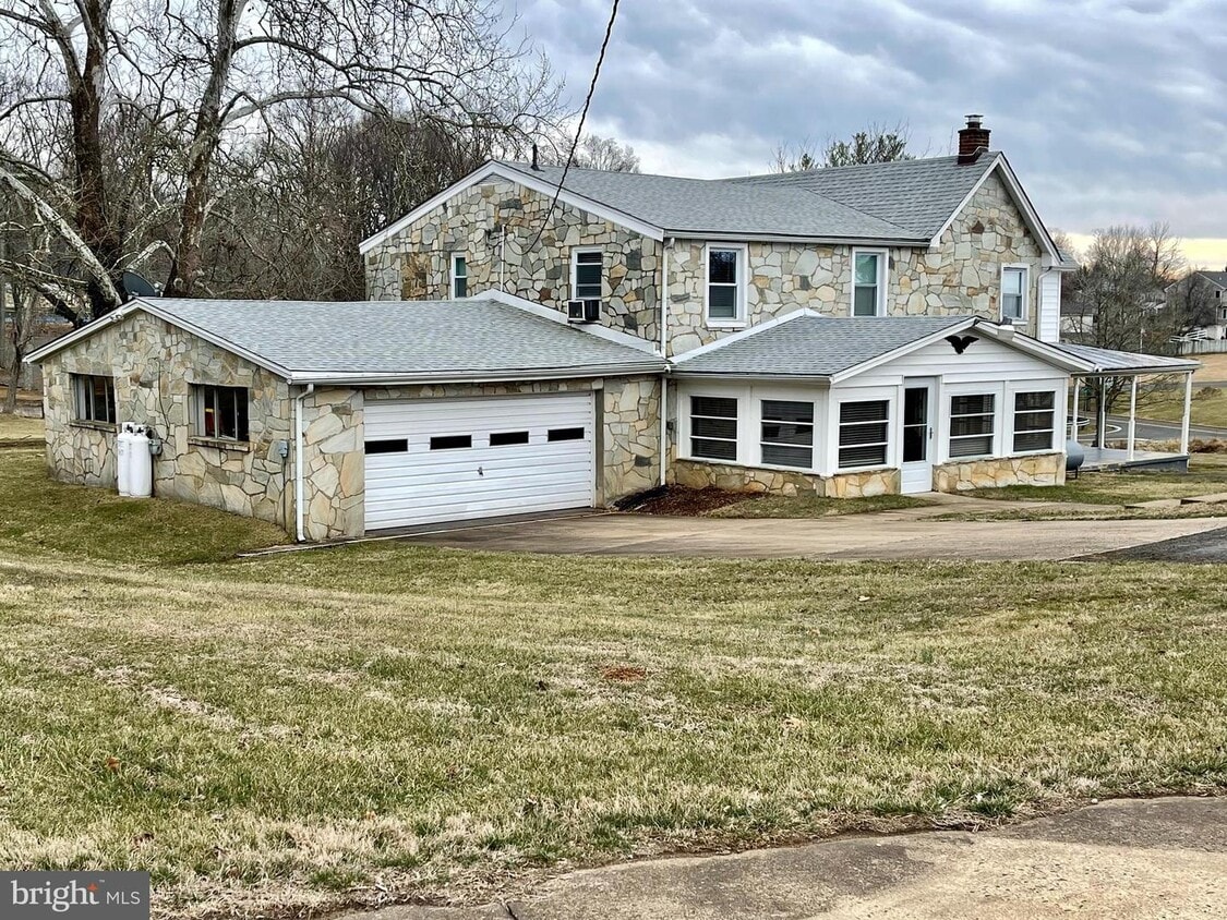 Primary Photo - 6416 Airlie Rd
