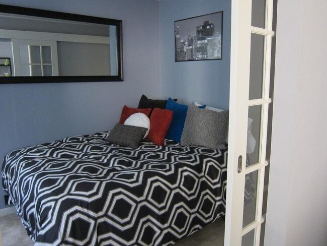 Foto del edificio - 330 W Ontario St