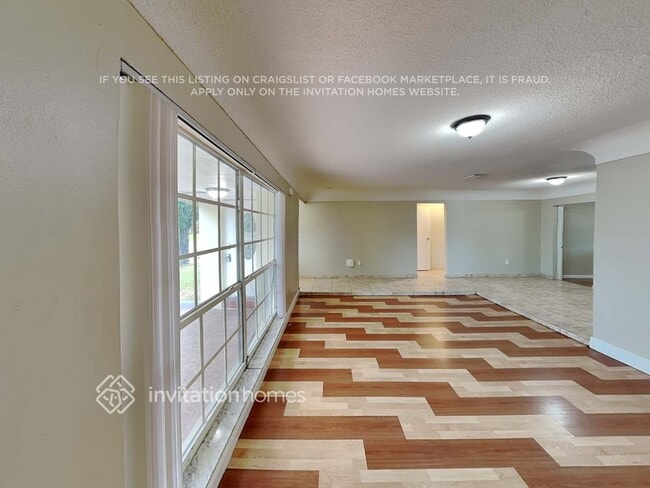 Building Photo - 8659 Sheraton Dr