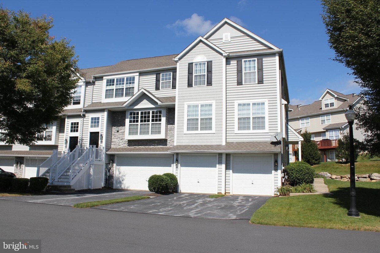 Building Photo - 105 Heather Way