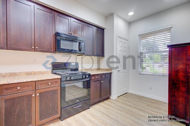 Foto del edificio - 7014 Logsdon Dr