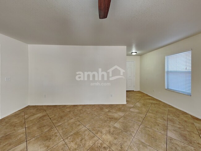 Foto del edificio - 5032 E Peak View Road