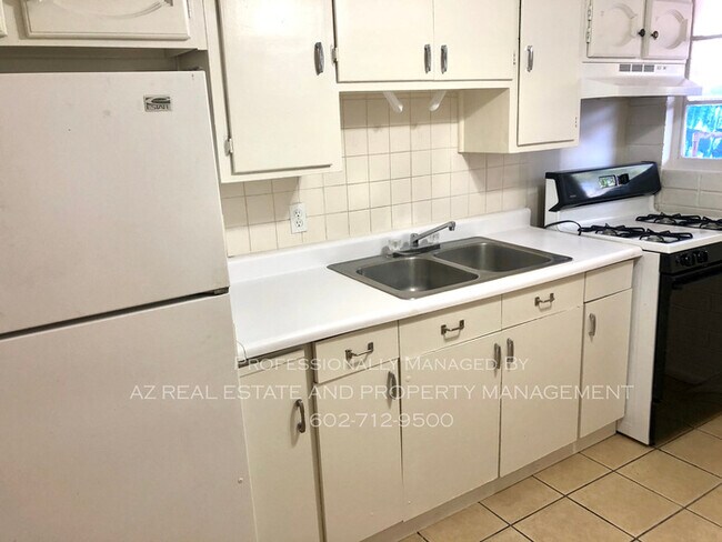 Building Photo - Darling 1 Bed 1 Bath Unit Centrally Located