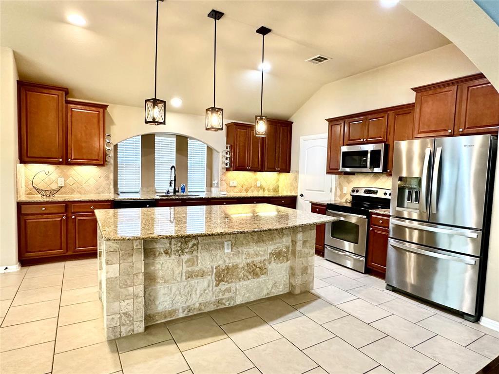 Foto principal - 512 Brown Juniper Way