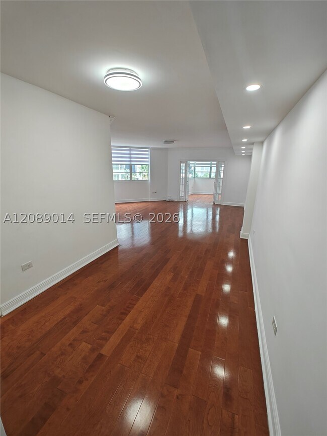 Foto del edificio - 825 Brickell Bay Dr