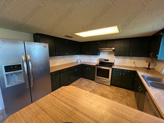 Building Photo - Charming 3-Bed, 2-Bath Home with Garage