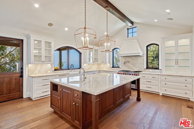 Building Photo - 5561 Horizon Dr
