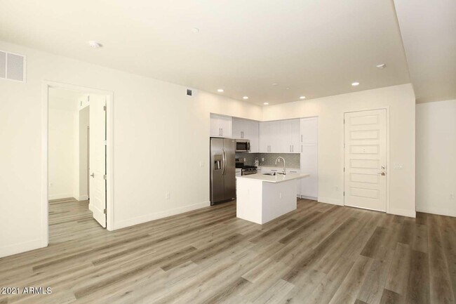 Foto del edificio - 7300 E EARLL Dr