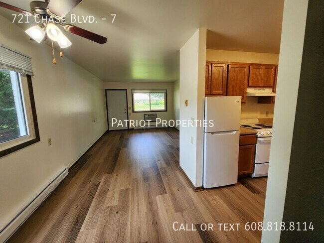 Building Photo - 1 bedroom/ 1 bath apartment in Sun Prairie...