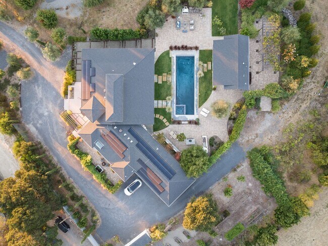 Foto del edificio - PURE Property Management Presents