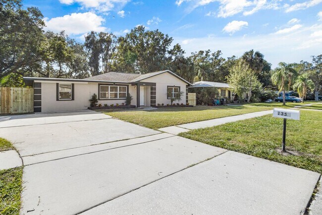 Foto del edificio - Large 3bdrm/1bath House **Section 8 OK** $2195.00 ***