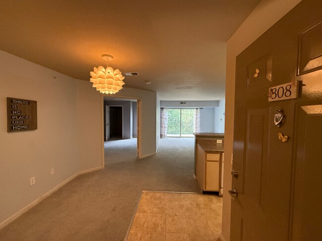 Building Photo - 2510 Taft Dr
