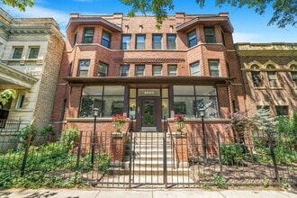 Building Photo - 4640 N Kenmore Ave