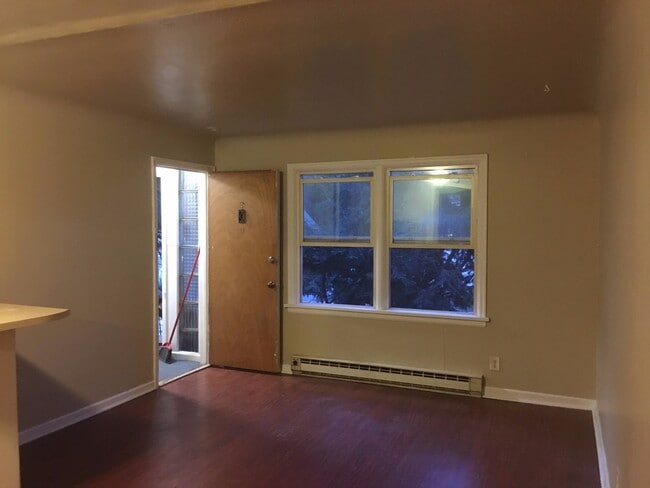 Foto del edificio - COZY 1BD/1BA LOWER SOUTH HILL APARTMENT | A/C | ON-SITE LAUNDRY | PET FRIENDLY | $200 OFF MOVE-IN...