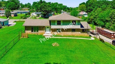 Building Photo - 702 Fricks Ln