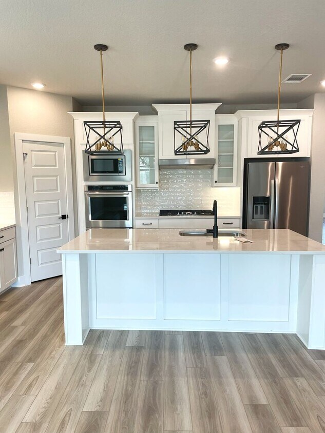Primary Photo - Gorgeous 4-Bed/3.5 bath in Big Sky Ranch -...