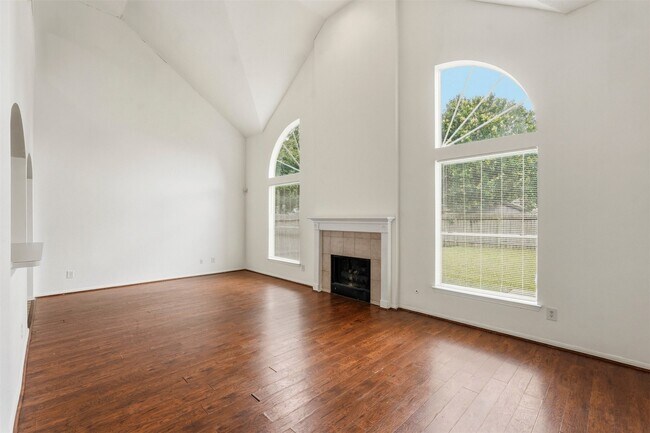 Foto del edificio - 9322 Eaglewood Glen Tr