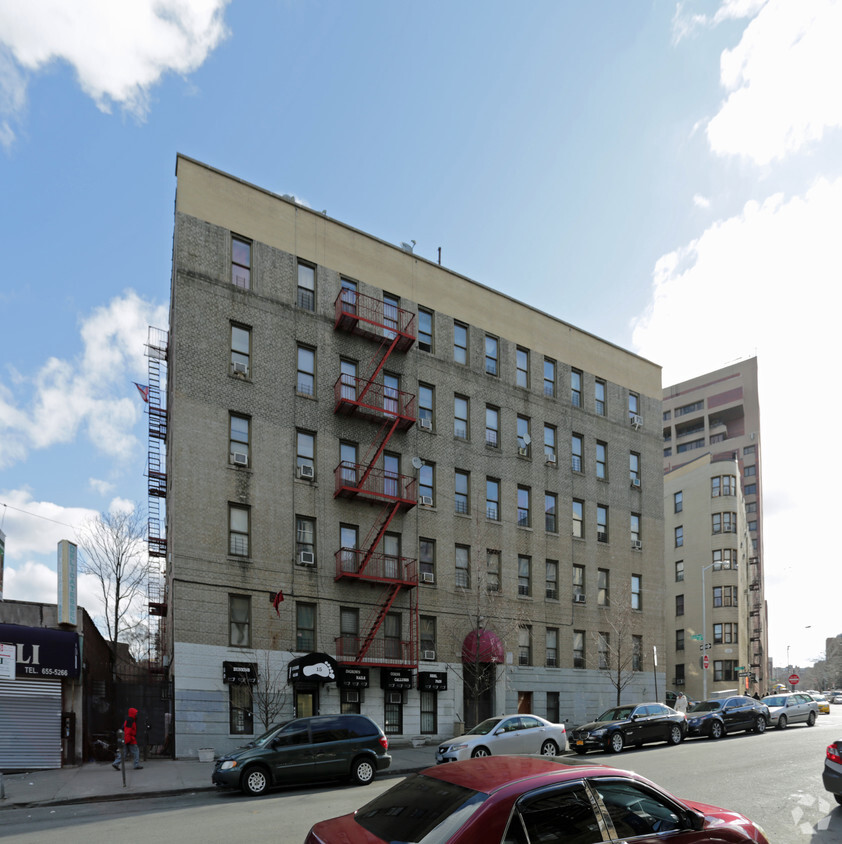 Building Photo - 15 E 208th