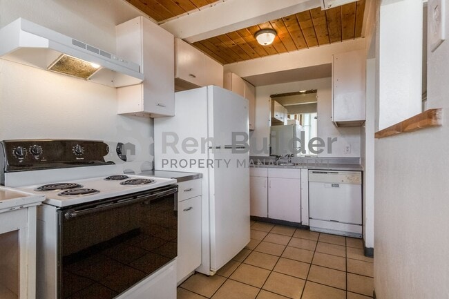 Building Photo - 1605 Coal Ave SE