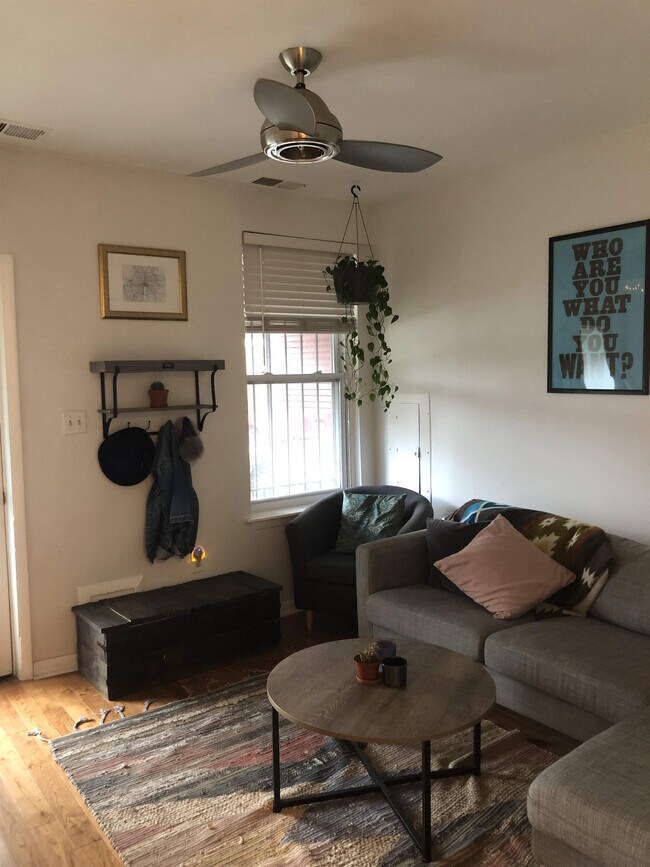 Foto del edificio - 778 Lamont St NW
