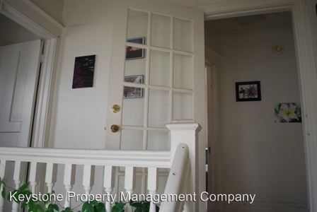 Building Photo - 318 1/2-1137-1/2 E Burlington St