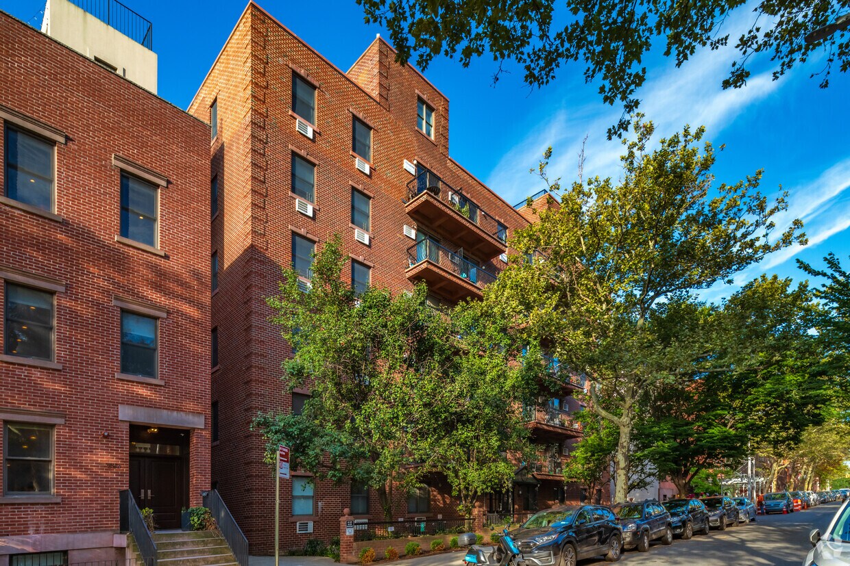 Primary Photo - 344 Degraw St