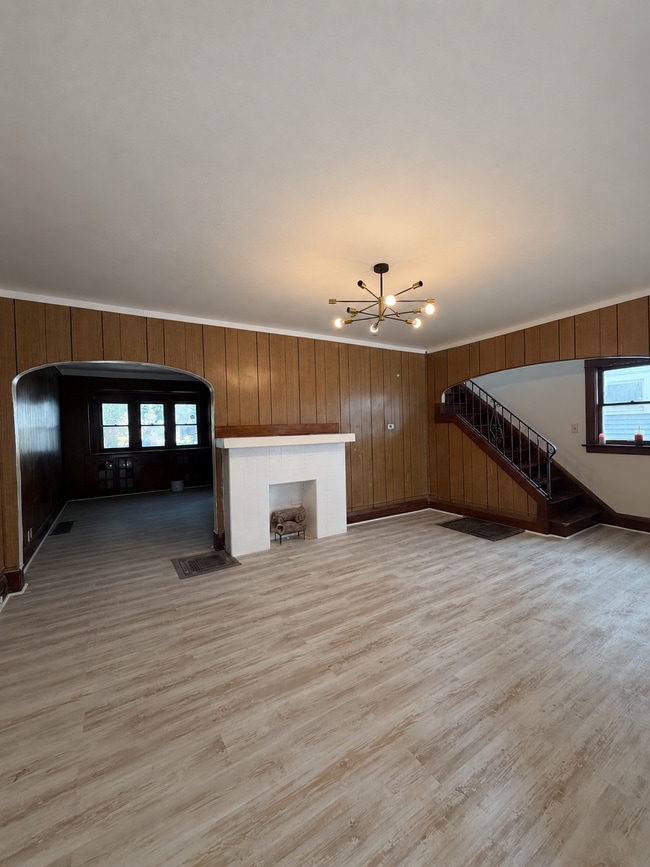 Building Photo - 3337 Parkwood Ave