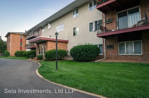 Foto principal - 8817 W 35th St N