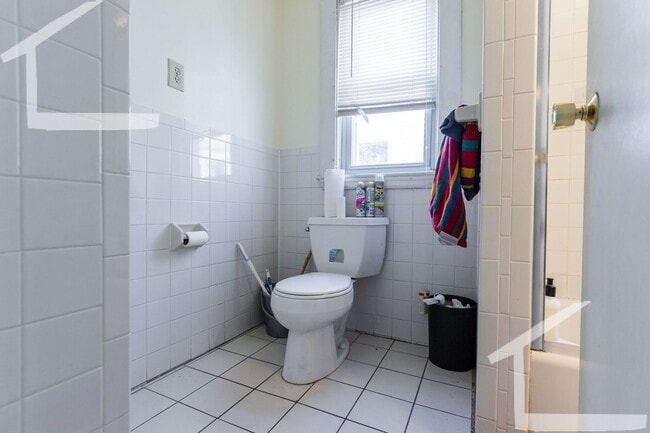 Building Photo - No Brokers Fee, Top Floor Unit, Porch, Laundry, Steps from the T Stop