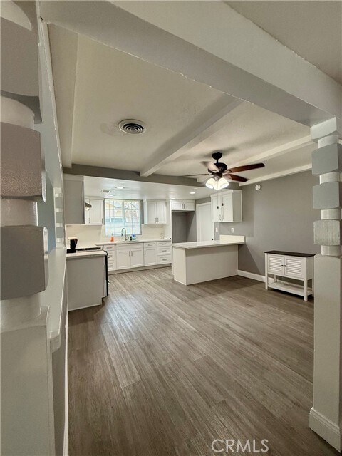 Foto del edificio - 906 N Sacramento Ave
