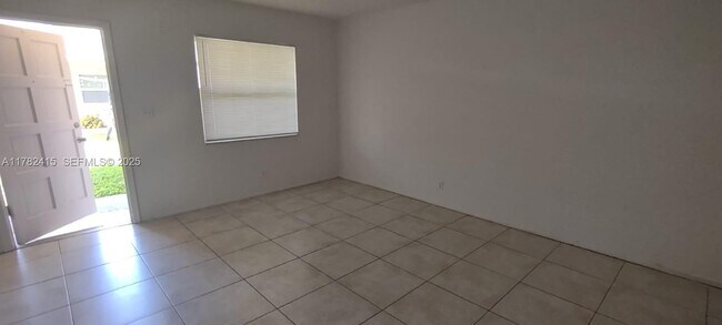 Building Photo - 220 NE 40th St