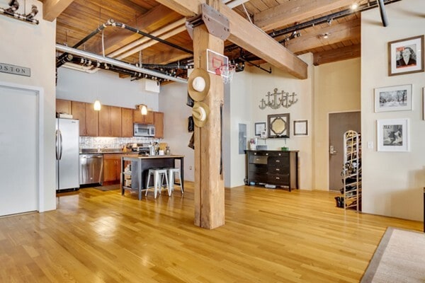 Building Photo - 43 Charlton St