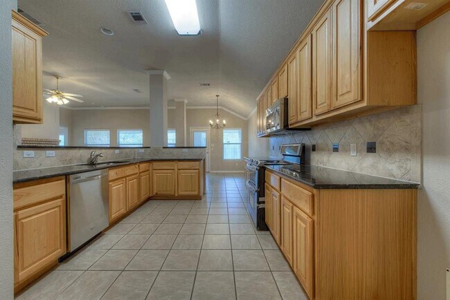 Foto del edificio - 9812 Pasatiempo Dr