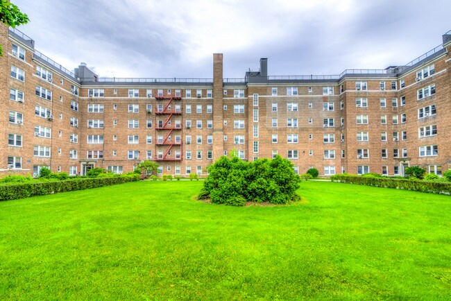Building Photo - 5430 Netherland Ave
