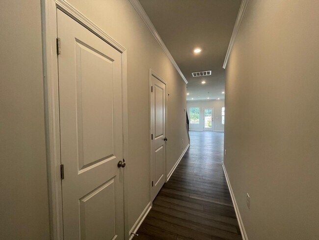 Building Photo - 218 Golden Arms Dr