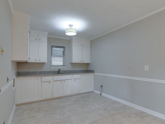 Foto del edificio - 3 br, 1 bath House - 1642 Kilarney Avenue